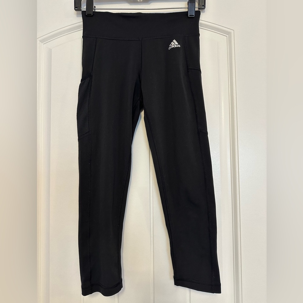 ADIDAS black cropped leggings with side pocket